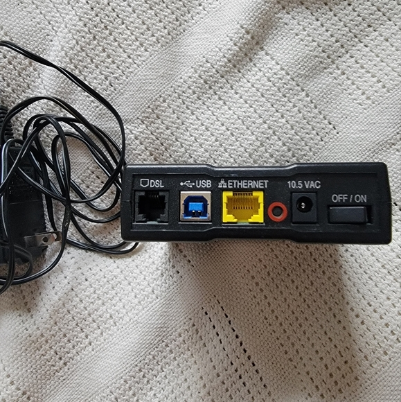 WESTELL 6100 E90-610015-06 DSL Internet Router -AC Power - Picture 4 of 9